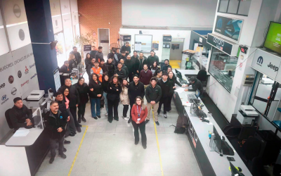 Integrantes del equipo de Astara posan en sus instalaciones tras participar en una jornada de sensibilización y formación sobre inclusión laboral.